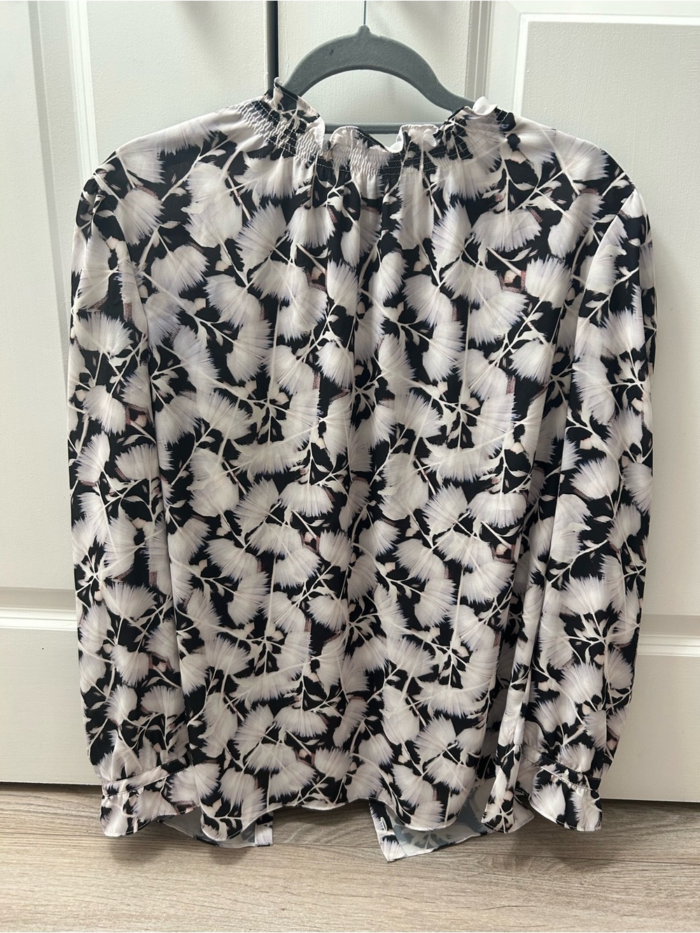 Reiss Lavender White Floral-Print Long Sleeve Blouse Back Buttoned Mock Neck Six
